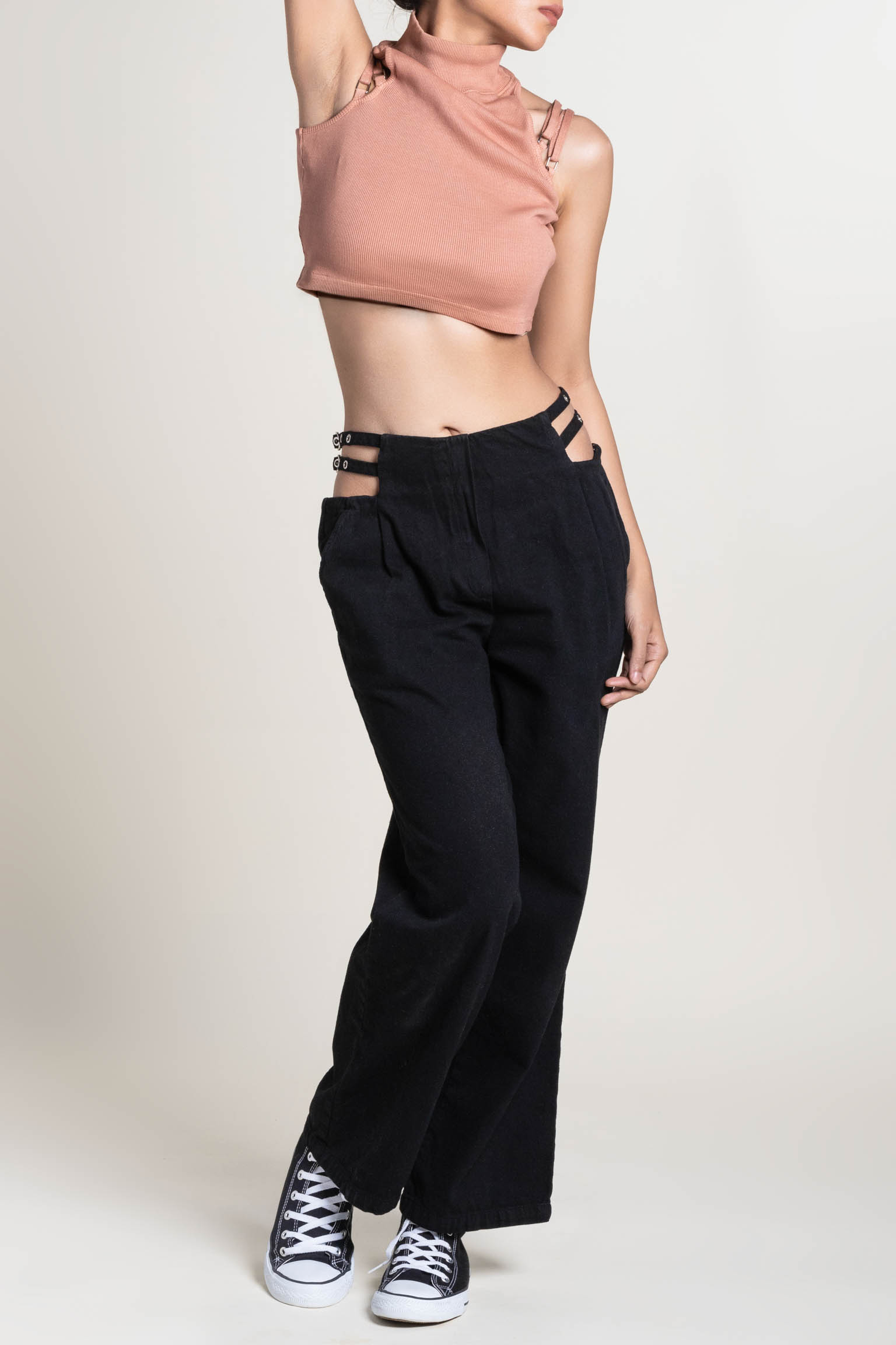 Zara High-waisted pants made of linen. Adjustable elastic waistband with  drawstring. Side pockets. Wide leg. | Mall of America®